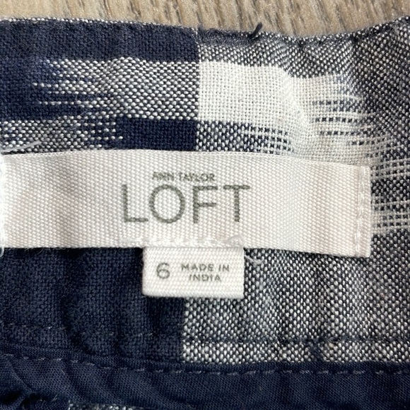 Ann Taylor LOFT, The Riviera Short, Navy White, 5” Inseam, size 6 - Picture 2 of 9